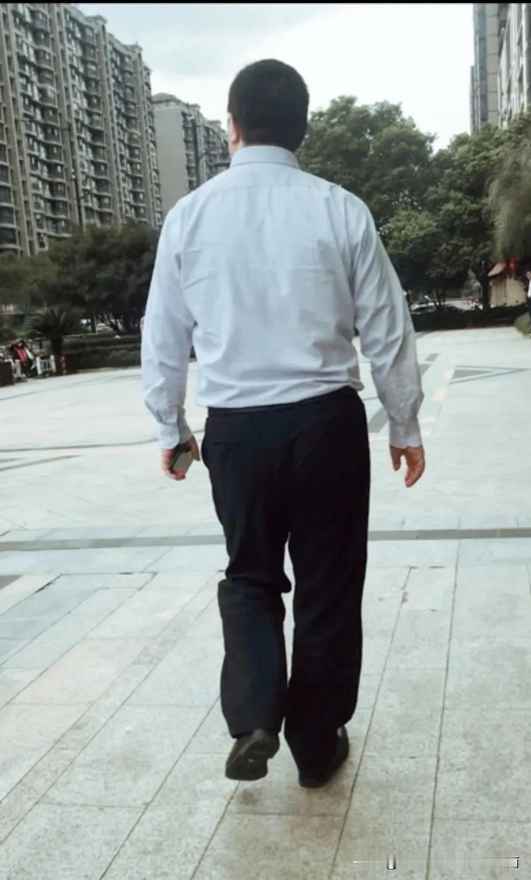 40岁以后，失业该怎么办呢？我邻居老杨，刚过了40岁，就被公司裁员了，他实在