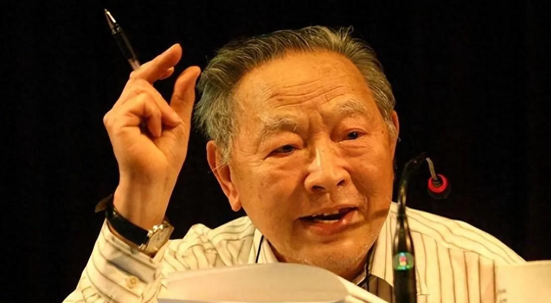 为何金庸的小说依旧风靡，梁羽生的却已无人问津？其实原因很简单:金庸写长篇越写越