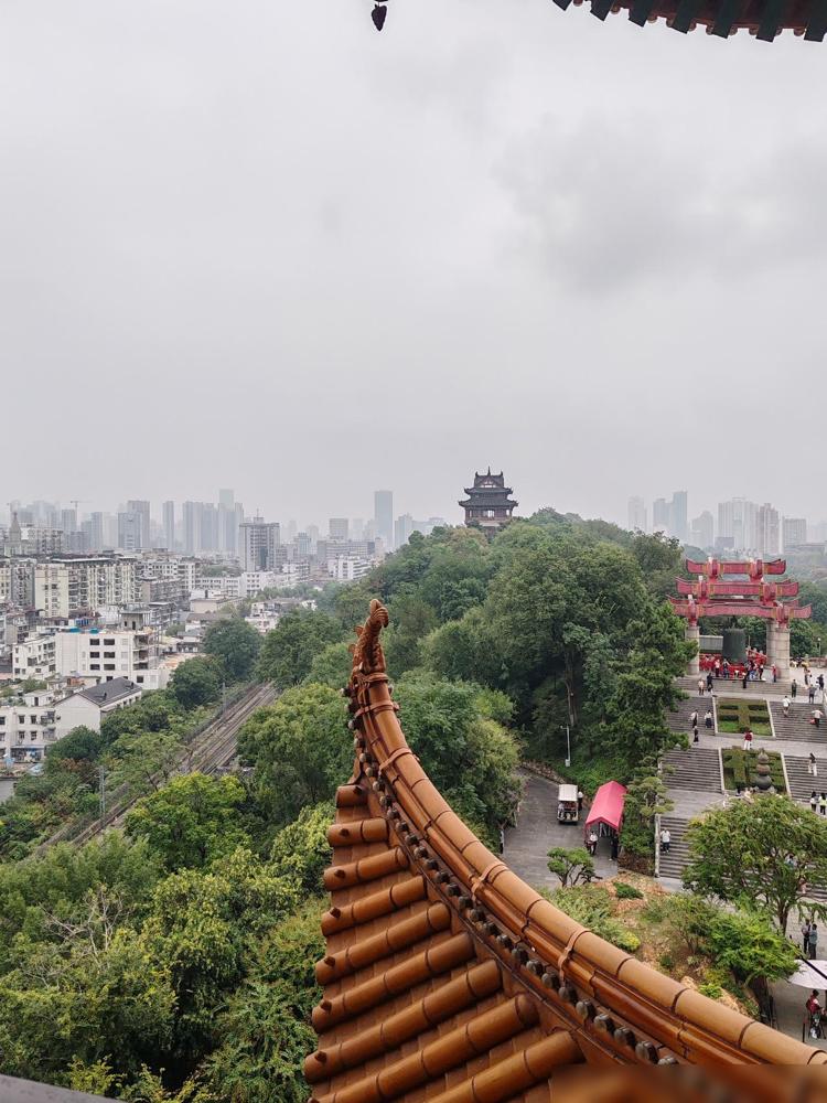 退休后的通透：一次冷淡，不必否定过去的往来。以前相处热络，我原本想打招呼，见