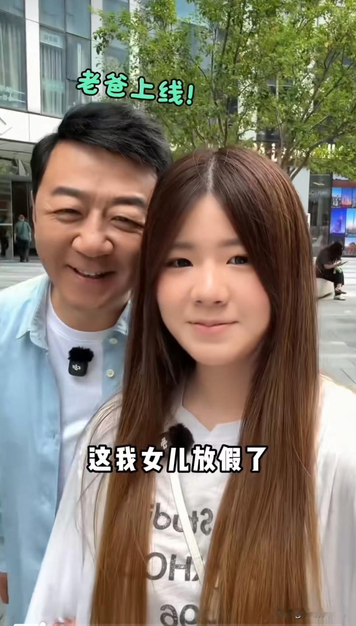 郭涛属实有点营销上瘾，先前拼命炒作儿子石头颜值出众，如今又把镜头对准女儿。女儿五