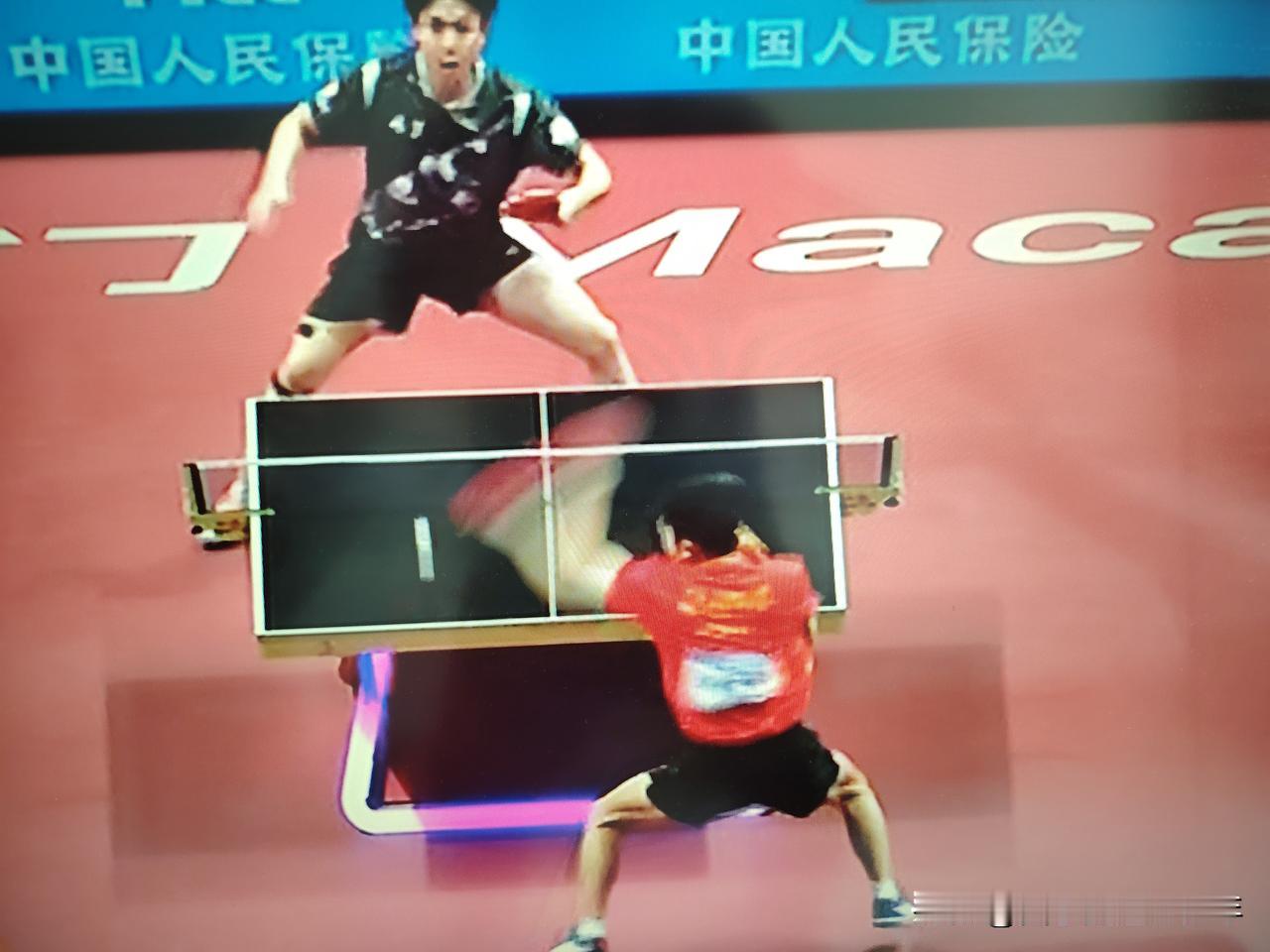 第十五届全运会乒乓球男单铜牌争夺战：王楚钦VS袁励岑。第一局王楚钦4：3领