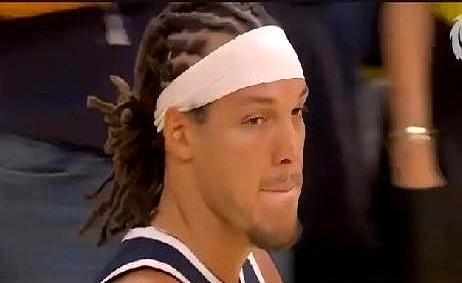 三天七次40+,篮筐跟开了挂一样。戈登出手21次,投进17个,三分11中10,