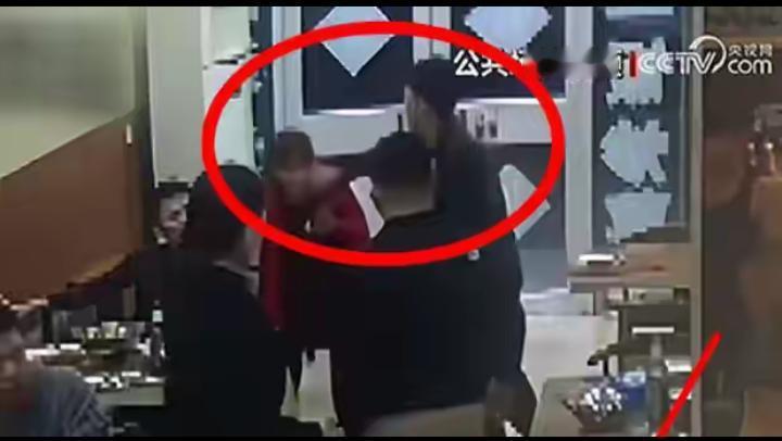 重磅新规！2026起还手≠互殴，正当防卫撑腰，彻底告别和稀泥执法2026年