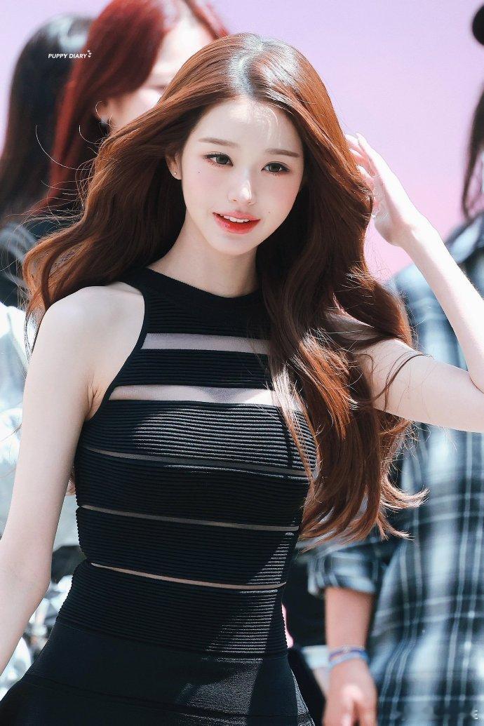 张元英女神降临张元英漫撕女韩娱公认漫撕神颜张元英，五官精致雕琢感十足，头包脸造型