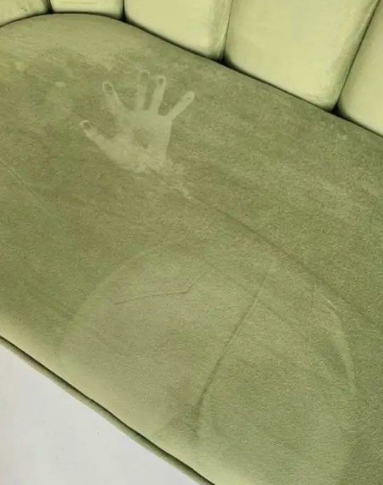 这沙发已经深深的留下了她的印记