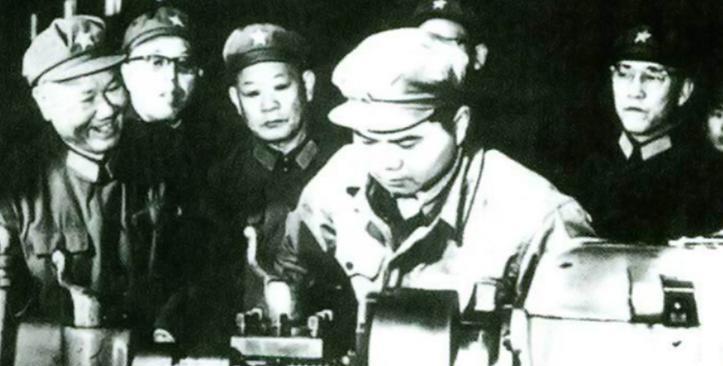 67年毛泽东和杨成武散步，闲聊中问：你知道陈再道现在在哪里吗“7月22日凌晨四