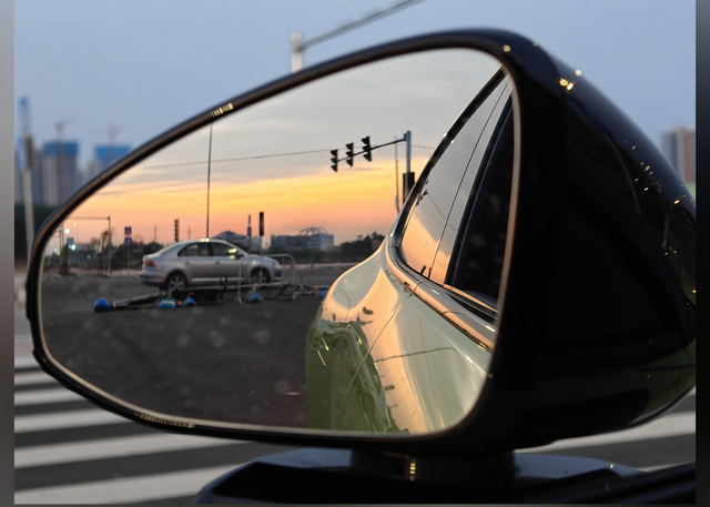 买的时候什么优惠都没有什么都没给送啊，才提车两周又出这种优惠政策，起码亏600