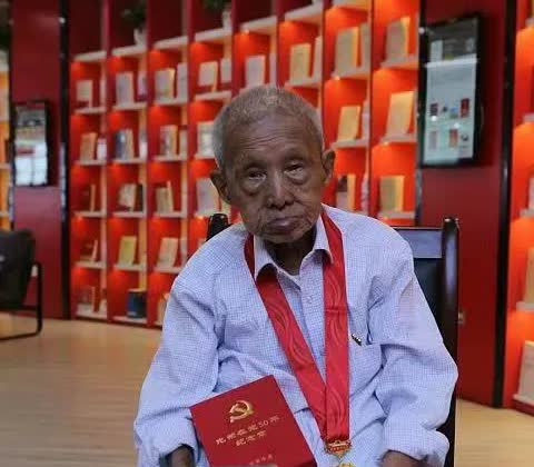 致敬！“光荣在党66年”的中国共产党员！党中央2021年即建党100