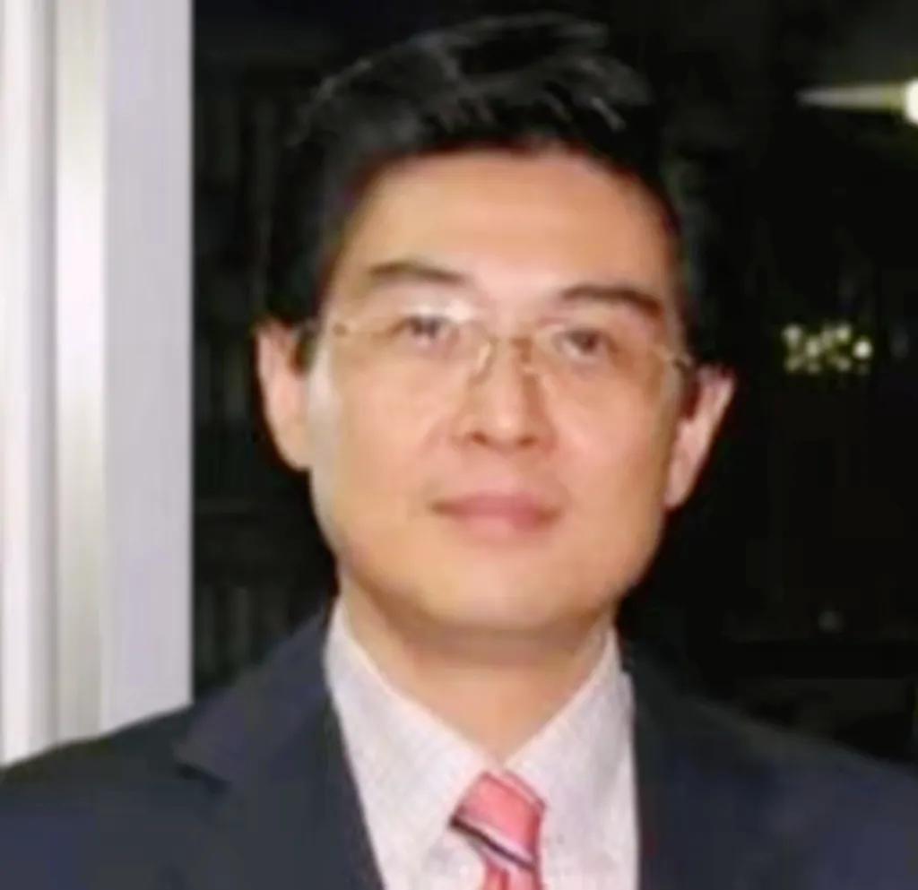 1976年，毛主席病逝后，北京一中学生哭着跑到班主任办公室：“老师，我外公去世了