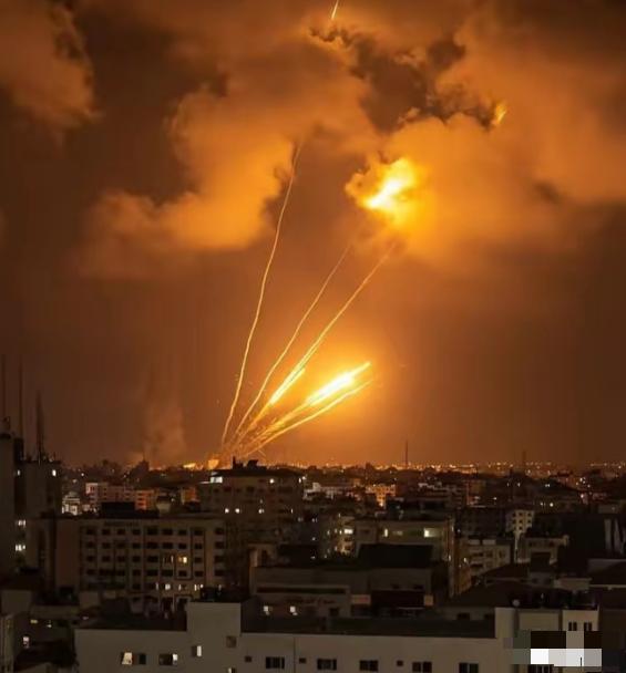 以色列终于承认怕了。我们发现没有，以色列当初在空袭伊朗时候，很嚣张，根本没把他当