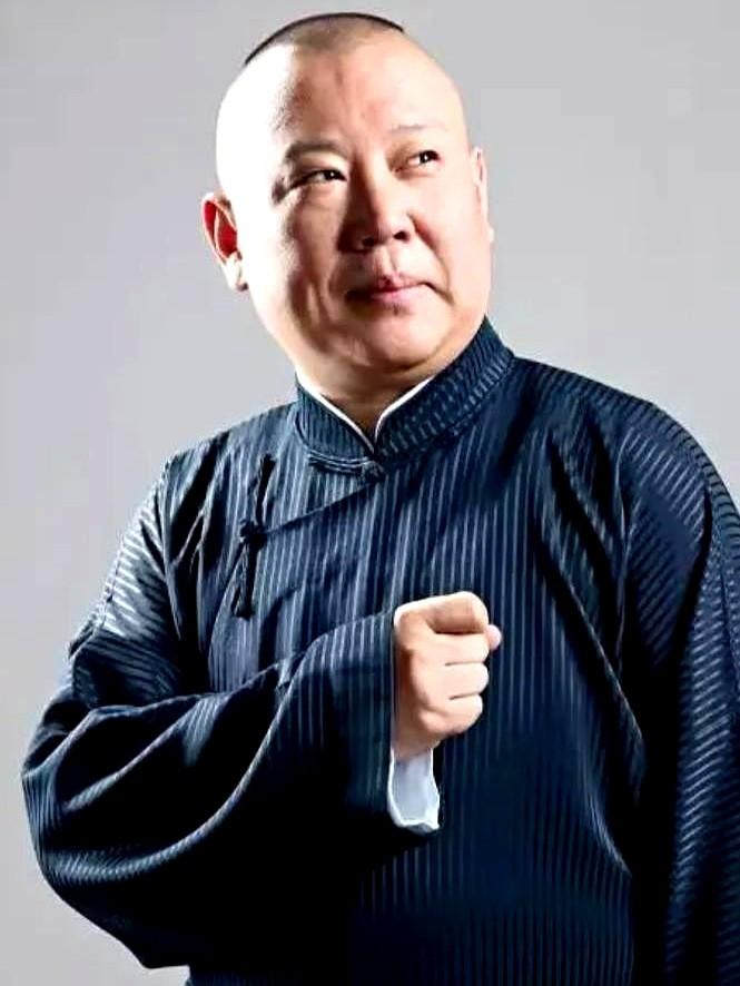 相声名家曹云金真的太敢说了！他在直播镜头前直接把自己划进独行老虎的阵营，把那些