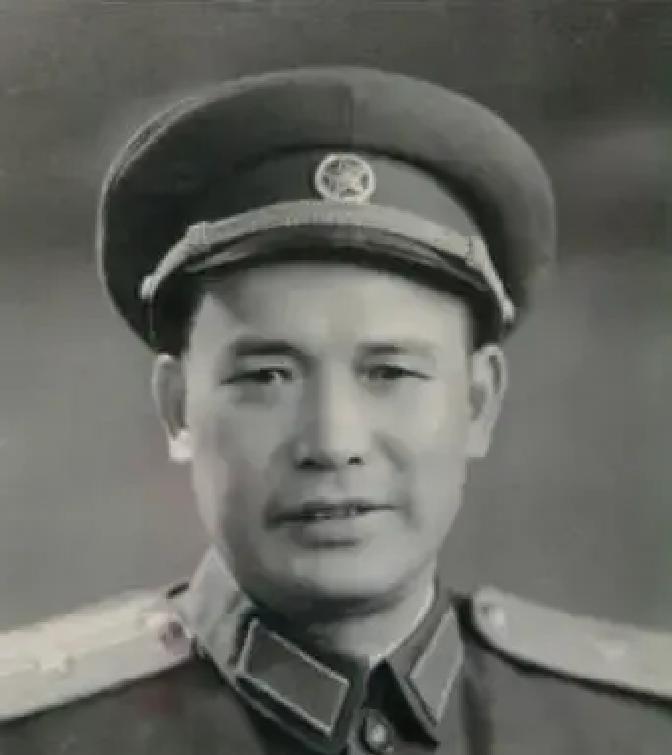 有个国民党代理排长带着22个弟兄投奔了红军，打了16年仗才升了半级，到授衔时候可