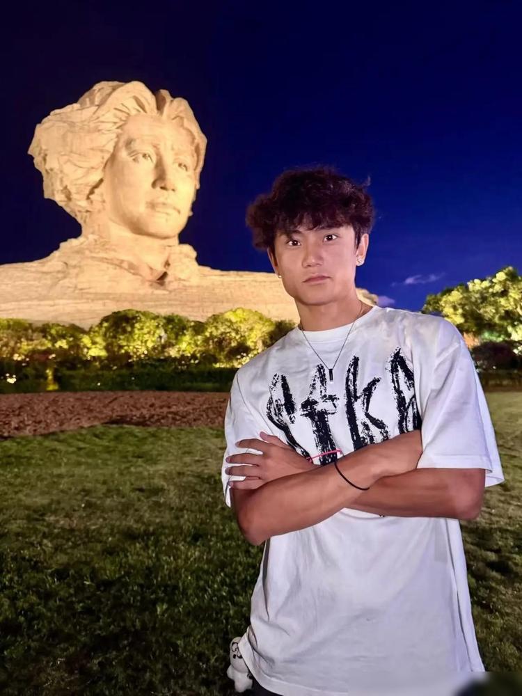 为什么湘超最佳球员是高响而不是谷文杰？如果从纯足球角度，湘超最佳球员更应该是谷文