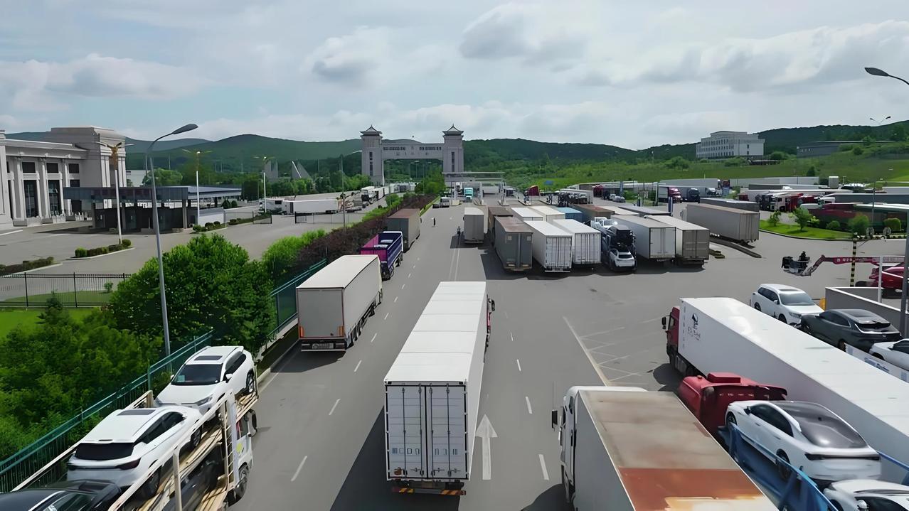 妙哉！巴基斯坦12日开通了与伊朗的过境走廊，确实有点门道。最直接的好处，就是