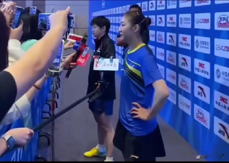 女乒最强的三姐妹，这一下来了两人，莎莎表达能力还是一如既往的强，令我意外的是，