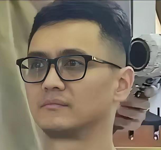 宋喆出狱了，揣着50万想创业翻身。结果呢？直播间里全是骂声。这哪是创业，分