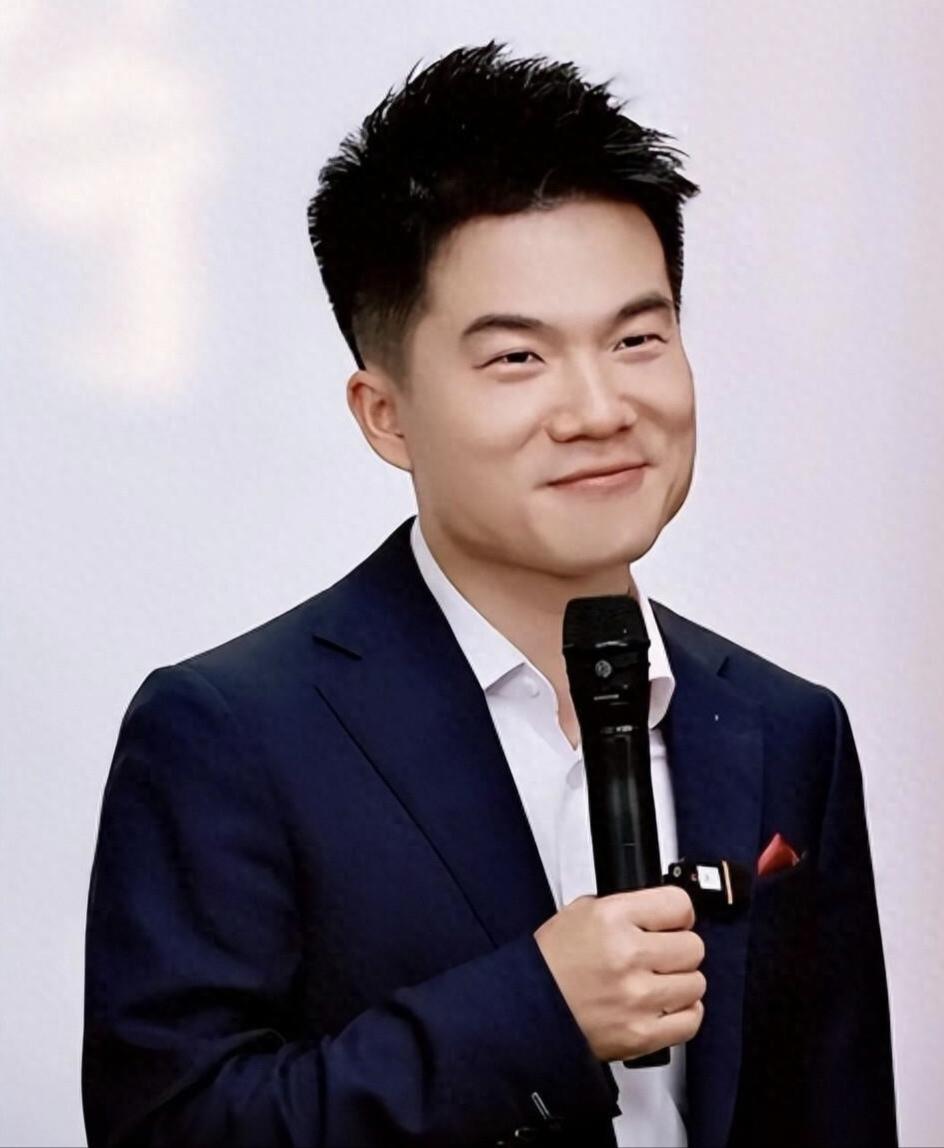 董宇辉卖滩羊被骂“黑心”，他一句话算清成本，全网闭嘴了！昨晚董宇辉直播间，那