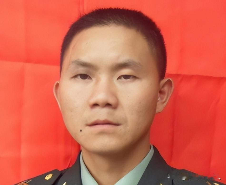 2001年，从成都开往武昌的一辆火车上突然出现了76个持械歹徒。当时车上只有23