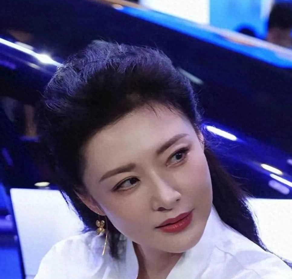 网友：为爱痴狂！57岁的周涛依旧如此美貌如花，让人看羡慕不已