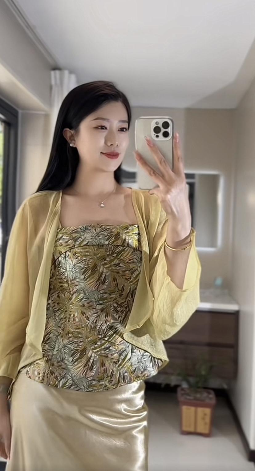 女人长得漂亮重要吗长得漂亮很重要，漂亮可以影响到生活工作中的方方面面，都说有钱好