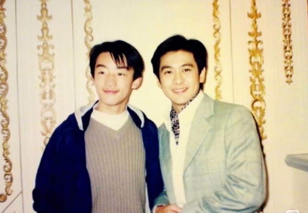 14岁的郑恺和26岁的林志颖合影旧照！郑恺说自己合影的第一个明星是林志颖，那