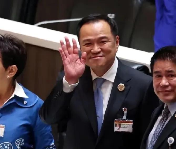 阿努廷此举实在是高超！提出的三个停火条件，全是冲着洪森去的，只要柬埔寨政府答应，