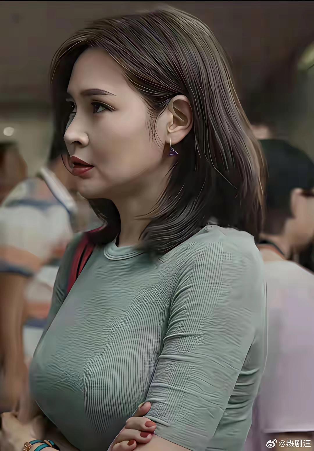 于明加的鼻子尤其是鼻翼真好看，有同意的吗？