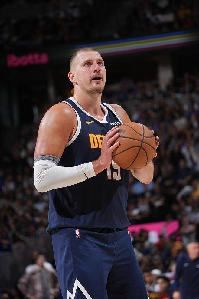 约基奇空砍34+21+12！魔术127:126逆转掘金，布莱克创个人生涯得分新高