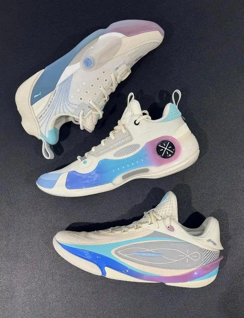 NBA球员一个赛季要穿多少双球鞋？旱的旱死，涝的涝死，答案可能让你想不到。昨