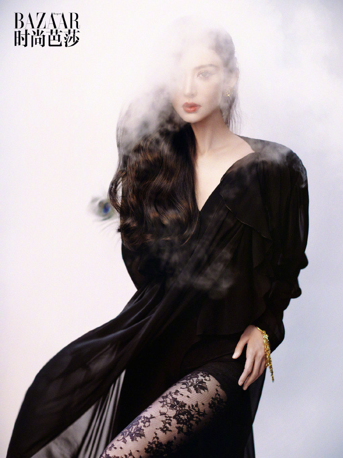 娜扎芭莎十一月刊封面大片，劈头盖脸的美，每一张都是大片的程度🤩​​​