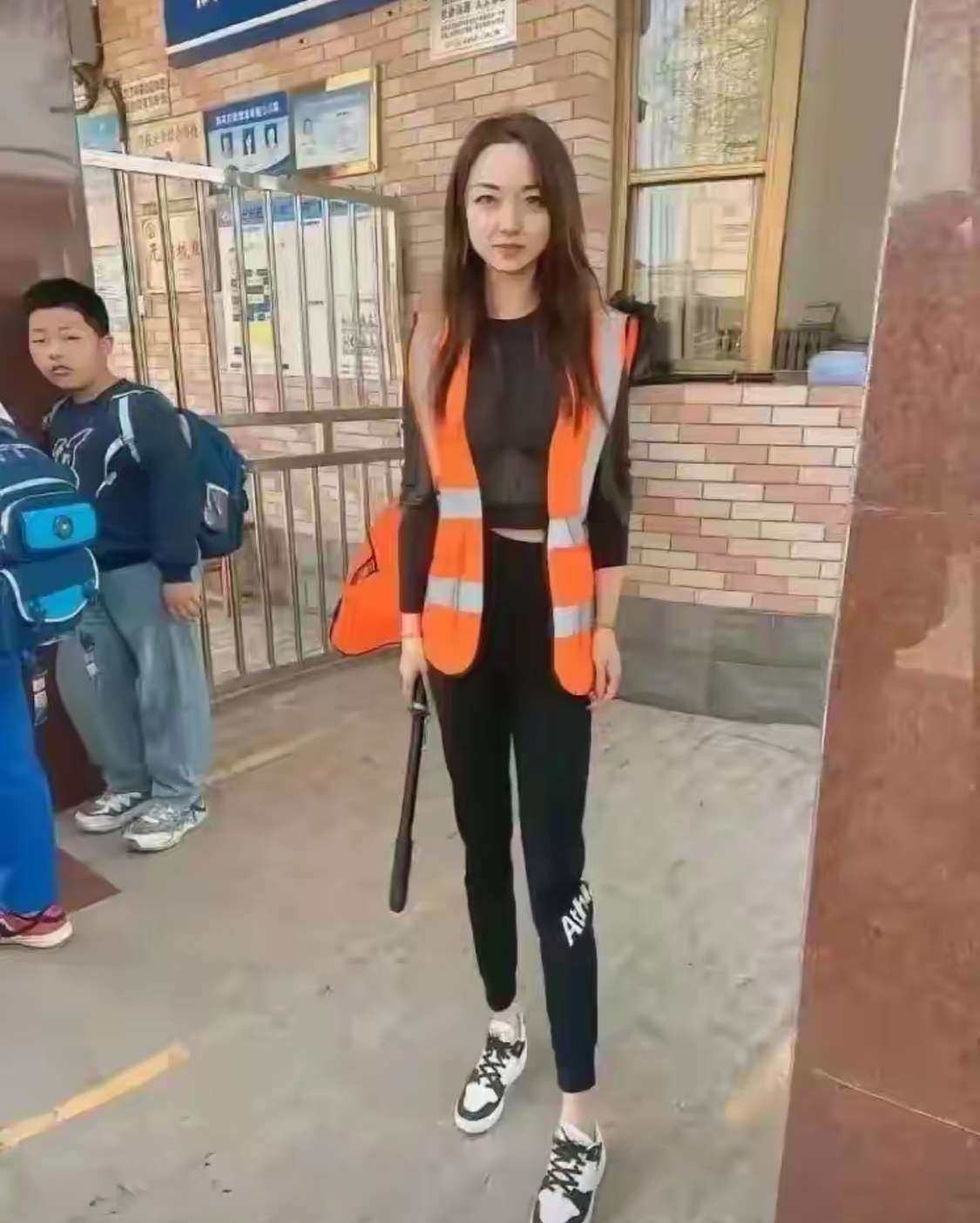 如果真遇到危险，这样的保安能做什么？