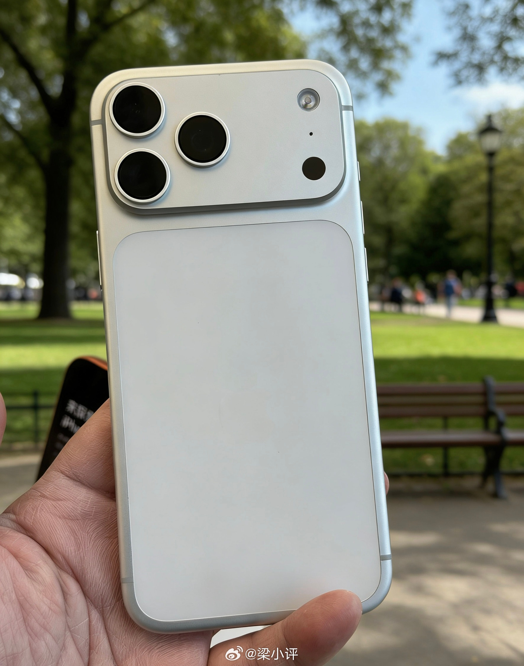 苹果天价扫荡全球手机内存本来手机内存就紧缺，本来内存价格就高，苹果还要大批量采购