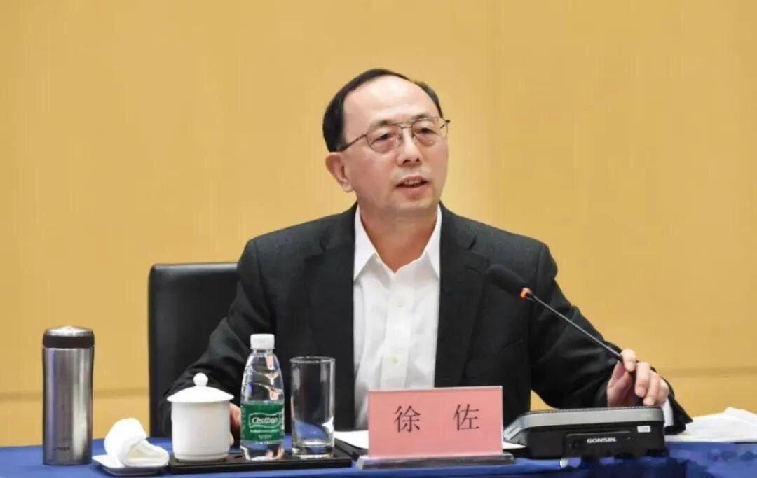【十万亿级贪官被查？秒杀许家印】端午假期，一则重磅消息震动商界与科技界：中信集