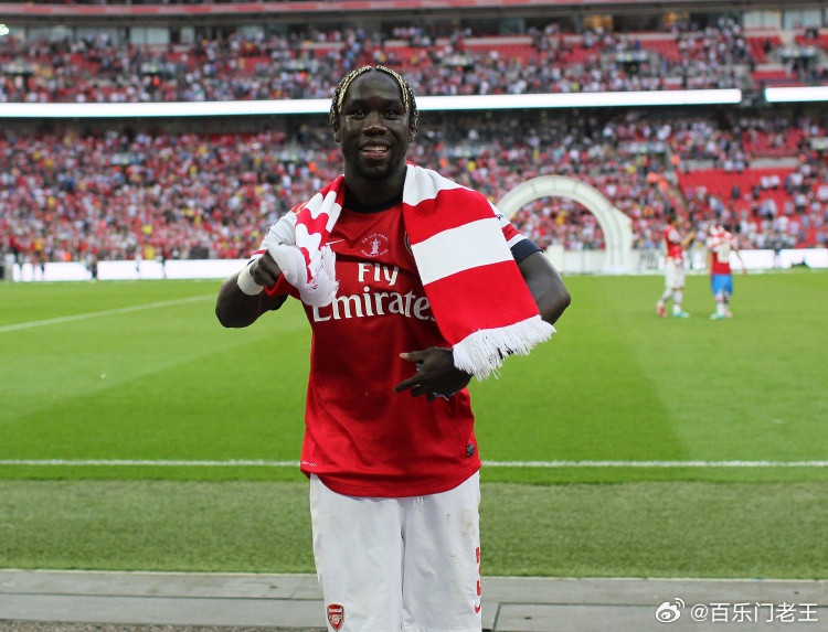 萨尼亚含泪回应阿森纳球迷指责：离开不是为钱，我为俱乐部献出一切