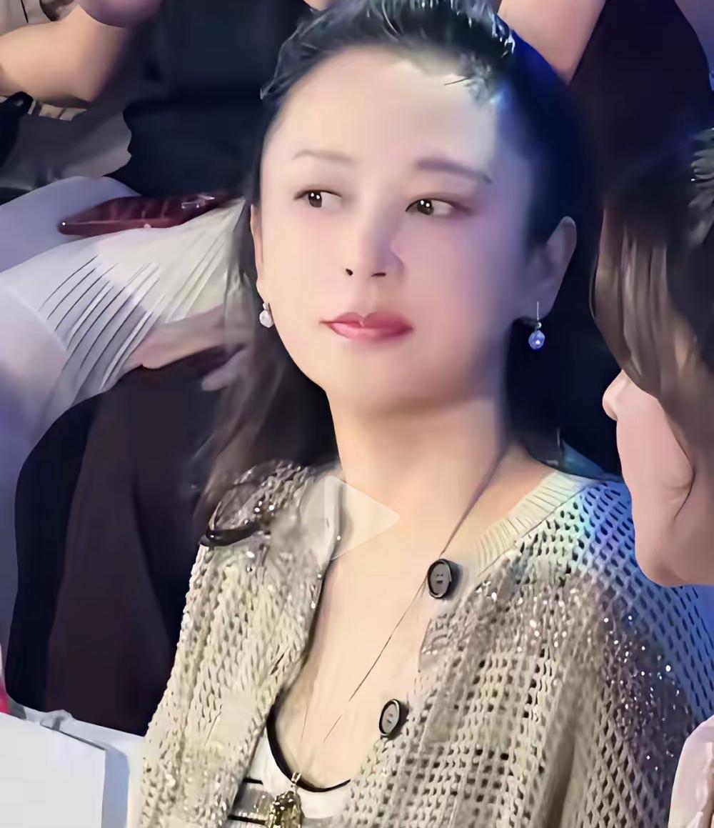 都说陈红的花期太短了，公认的大陆第一美人，谁不希望她的容颜能抗得住岁月的摧残，永