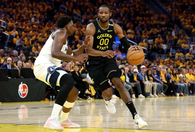 据《体育画报》的NBA内部人士SamAmico报道，金州勇士队不愿在涉及乔