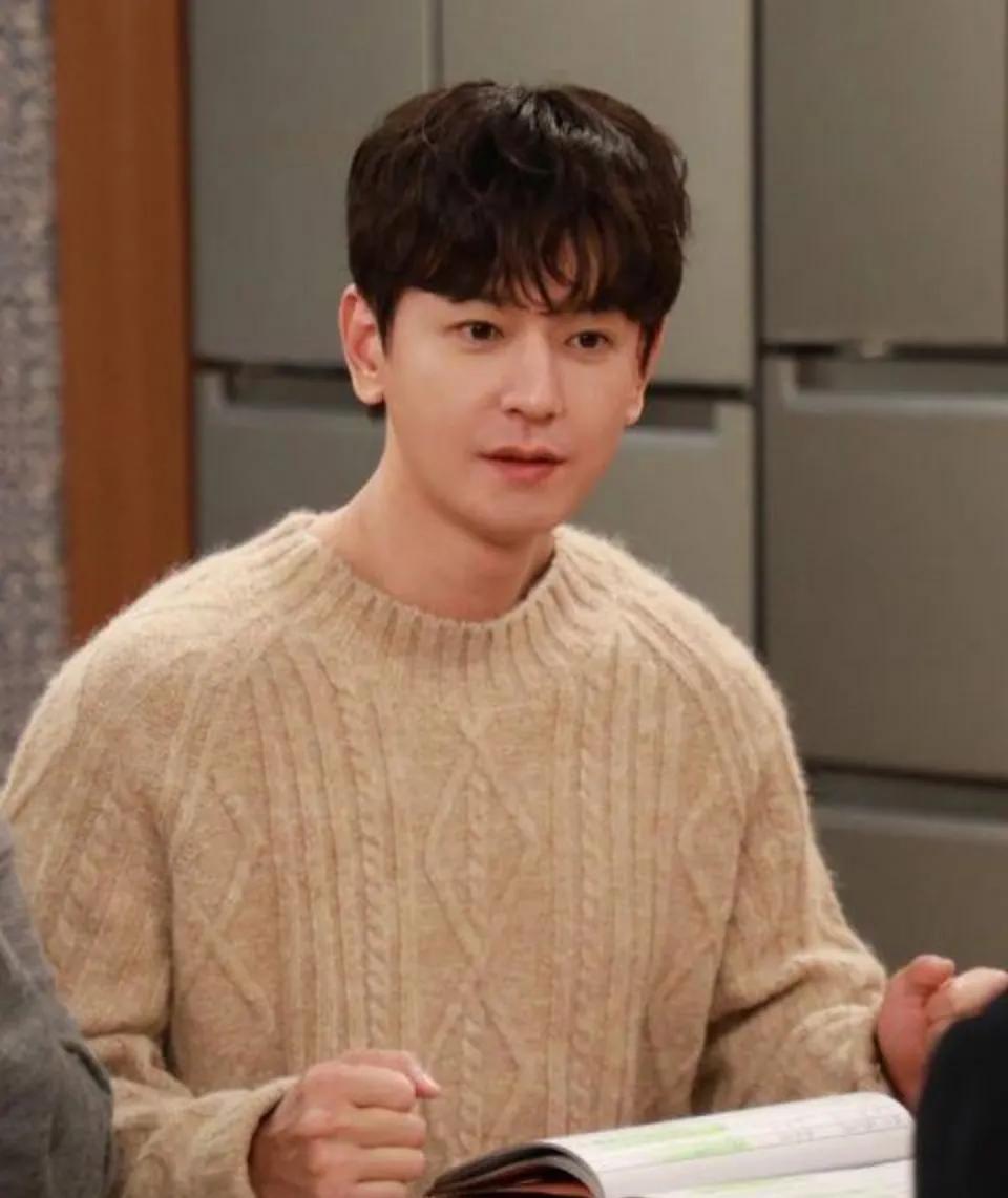 演艺圈「寒冬论」是真的？韩国演员林周焕被目击在物流中心打工。拥有帅气外型与扎