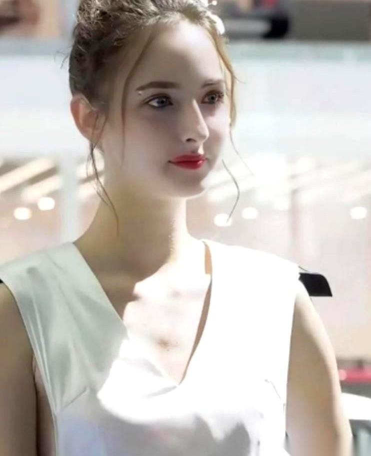 刷到一条消息，说乌克兰现在九个姑娘里，可能只有一个能找到对象。第一反应是觉得有