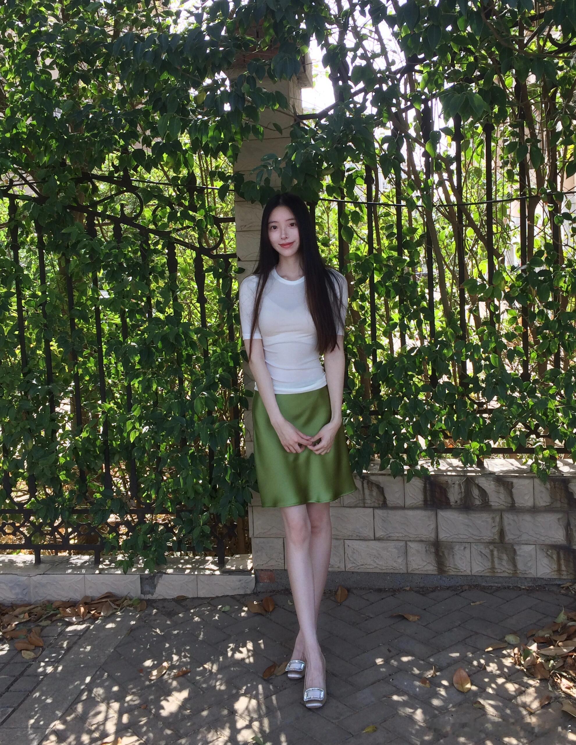 绿色小短裙，夏日骨感美～​​​