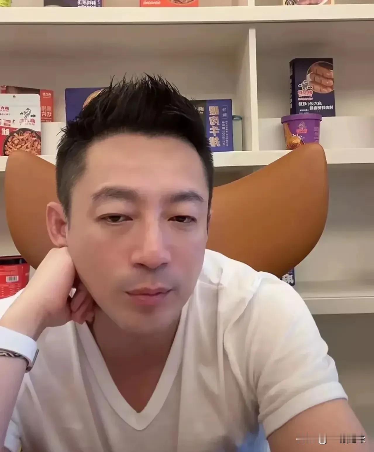 汪小菲终于人间清醒了直播间说:以前年轻不会看人，和人交往掏心掏肺，不会设防，信