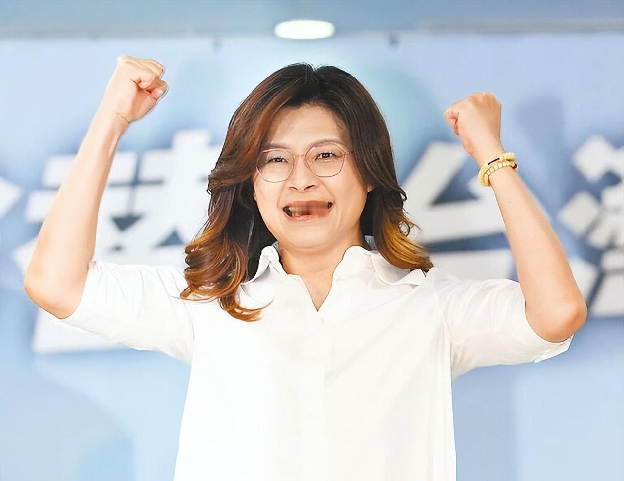 郑丽文一句话骂醒国民党！1月19日，郑丽文在岛内网络节目上被主持人黄光芹提问：“