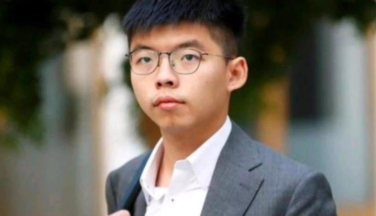 如今再提从轻处罚，为时已晚！9月2日，29岁的黄之锋现身香港高等法院被告席上，仅