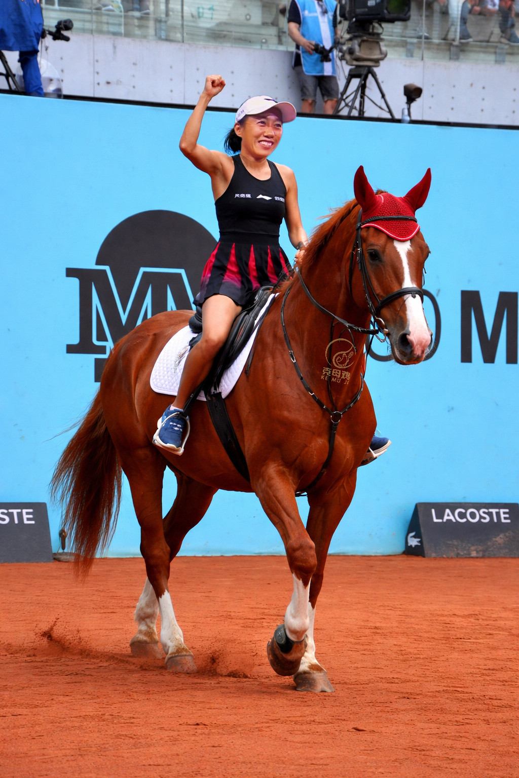 张帅马德里赛开门红马德里赛首轮，张帅6-4/6-3击败利斯，终结巡回赛单打6连