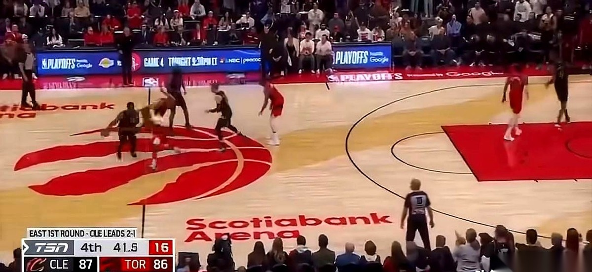 NBA官方刚刚更新了快船和骑士的裁判报告。白纸黑字写着：在那个致命的...