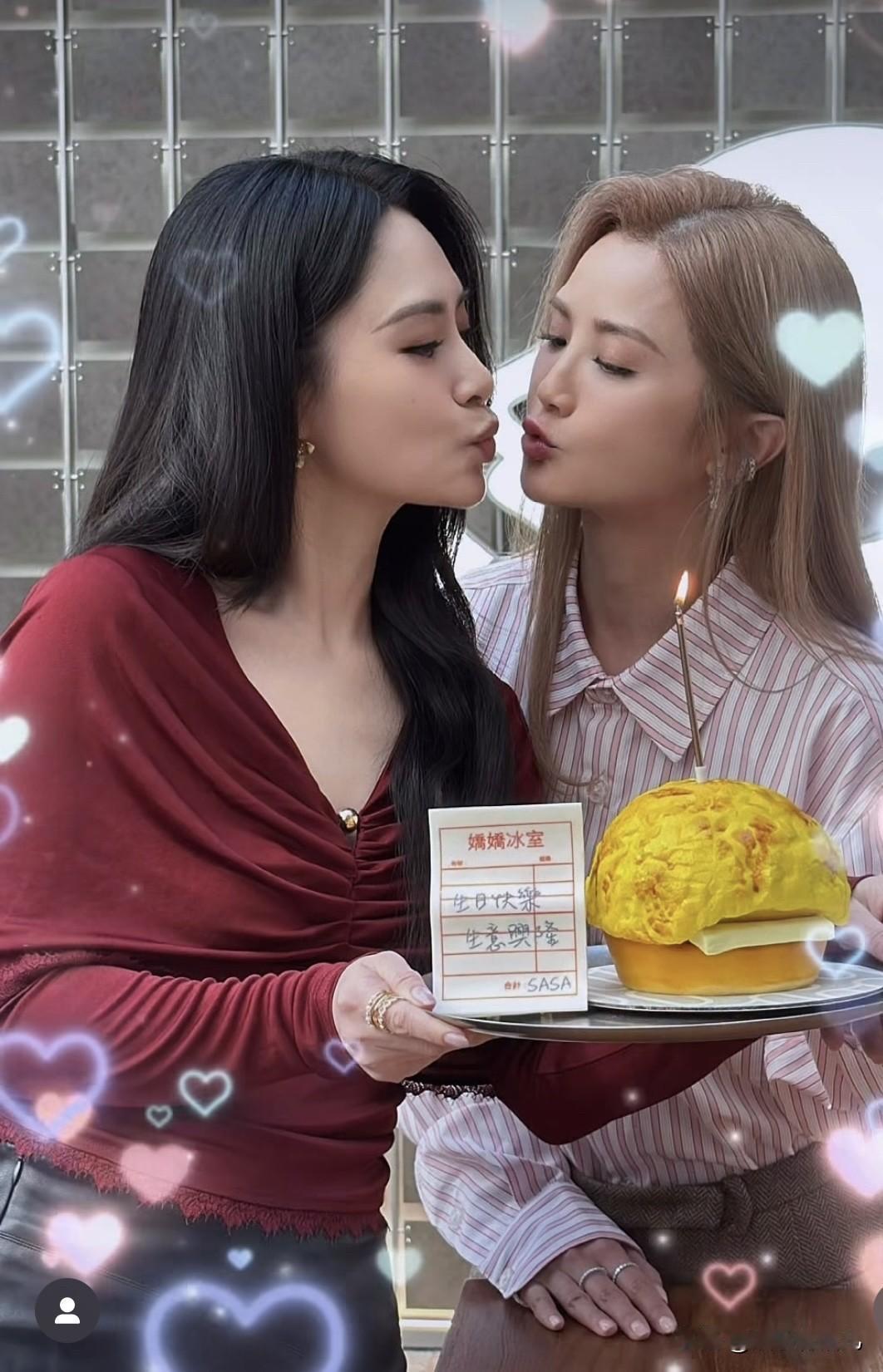 钟欣潼昨日踏入45岁生日，好闺蜜蔡卓妍准备香港特产《菠萝油》蛋糕为她庆祝。今年钟