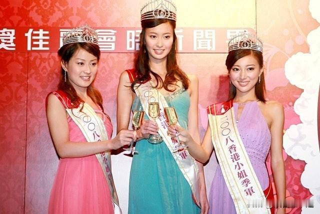 暌违十年，马赛再次踏入TVB的大门，步履间满是感慨。马赛曾是港姐季军，被TVB力