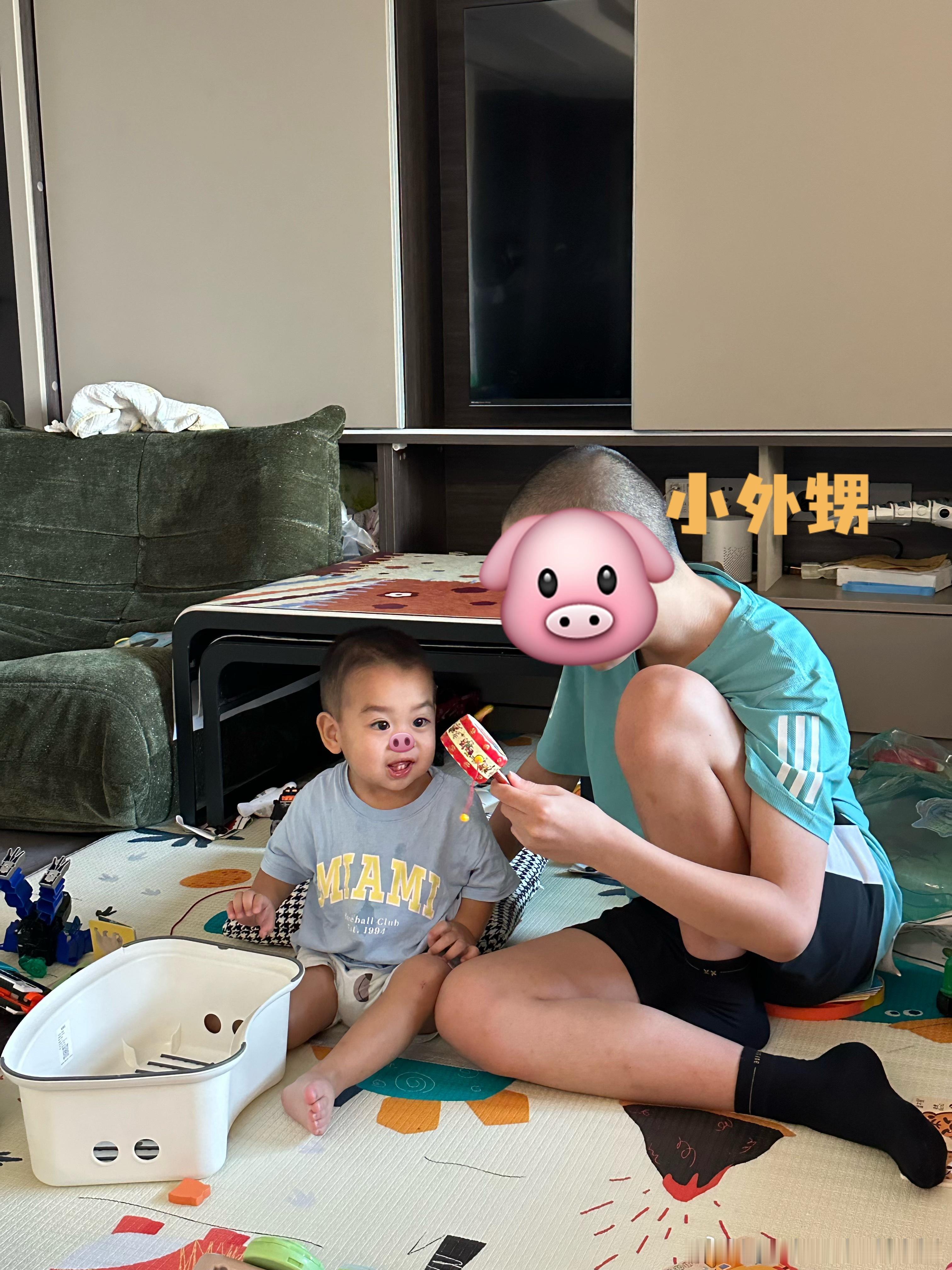 处理完工作，晾完衣服，预约好明早的粥，给添宝换好尿布，老父亲就下班儿了。发消息给