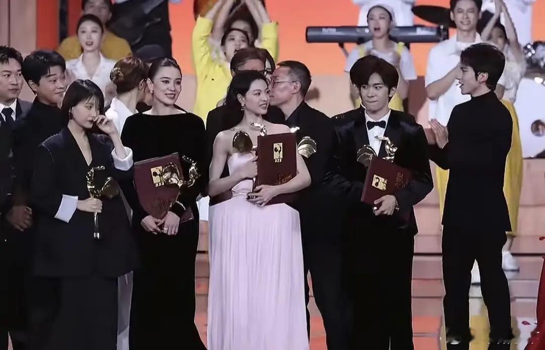 楚曦姐就这么头铁。vogue的c算个毛