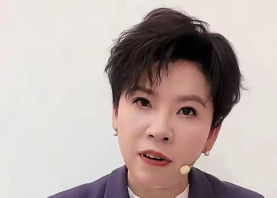孙颖莎输给王曼昱这事儿，邓亚萍一句话点透了关键——正手再强，也架不住对手反手玩出