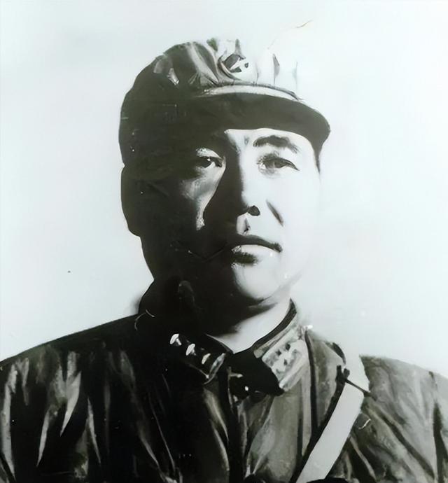 1967年深夜，军事教官郭兴福含泪掐死两子一女，随后妻子自杀，郭兴福被判处死刑。